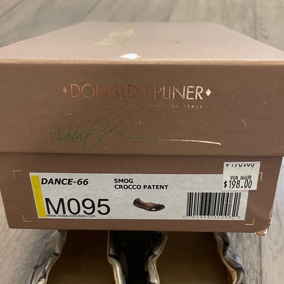 Donald J Pliner Ballet Flats in Smog Crocco Patent Leather, Size 9.5 - Picture 4 of 9